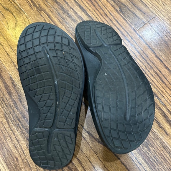 Oofos - ooahh black sandals - Picture 4 of 4